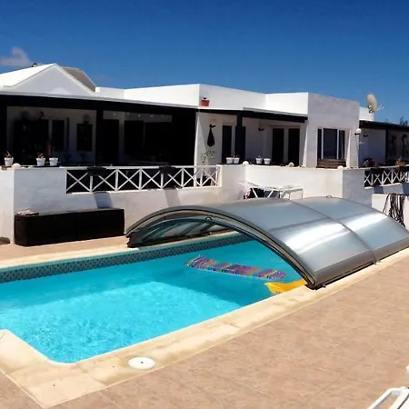 Oda ve Kahvaltı Los 5 Elementos Lanzarote 3*